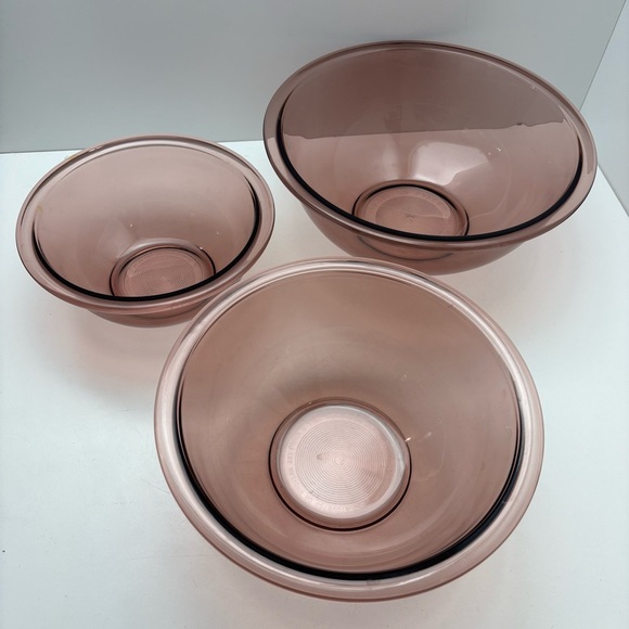 Set of 3 vintage Pyrex cranberry glass nesting bowls - Picture 2 of 12